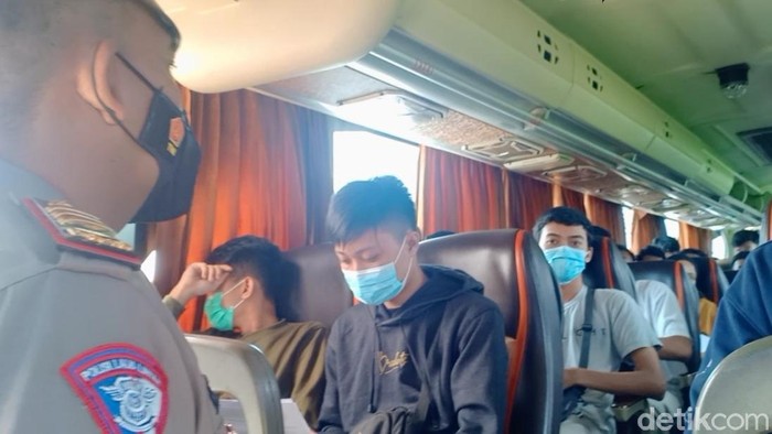 Kelabuhi Petugas, 47 Orang dari Jakarta Naik Bus Pariwisata untuk Mudik ke Ponorogo