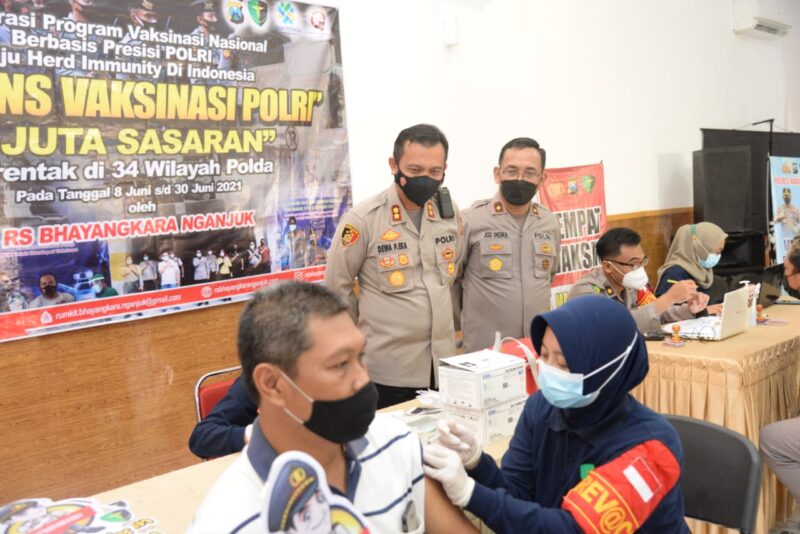 Ciptakan Herd Immunity, Polres Madiun Kota Fasilitasi Vaksin Covid-19 Bagi Warga