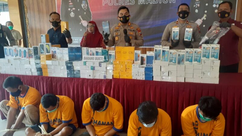 Komplotan Pencuri Ini Bobol Toko HP di Madiun dan Bawa Ratusan Ponsel Beragam Merek