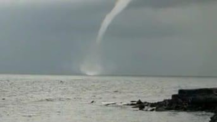 Waterspout Muncul di Selat Bali, Begini Penjelasan BMKG Terkait Fenomena Alam Itu