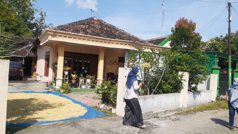 Salut! Ibu-Ibu di Madiun Setiap Hari Bikin Jamu untuk Tetangganya yang Isoman Covid-19