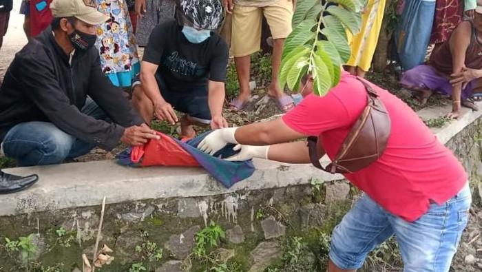 Ngeri! Dua Bocah Ini Temukan Mayat Bayi Bercampur dengan Sampah di Sungai