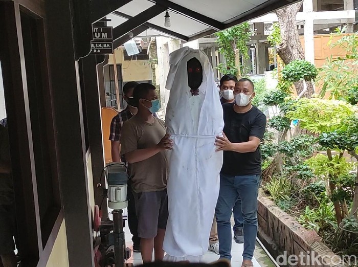 Oalah, Manekin Pocong untuk Sosialisasi Prokes Covid-19 Aja Dicuri