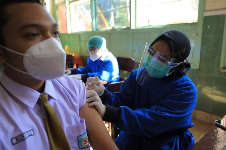 Pelajar SMA & SMK di Madiun Mulai Disuntik Vaksin Covid-19