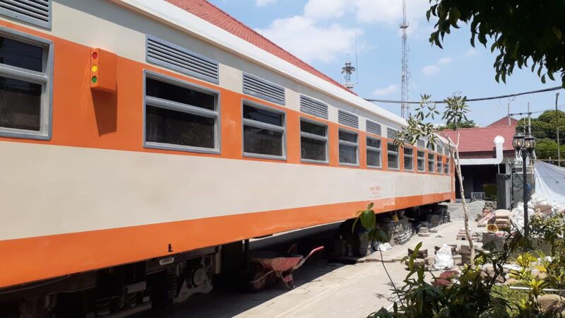 Keren! Kereta Penumpang Pertama Buatan Inka Jadi Kafe di Madiun