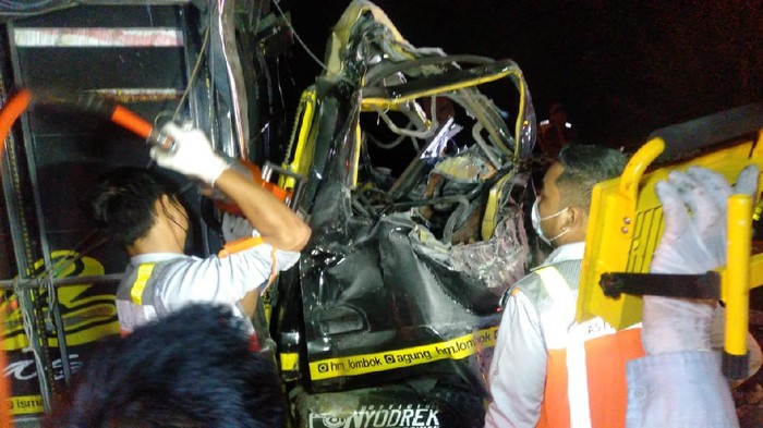 Ngeri! Sopir dan Kernet Truk Angkut Cabai Meninggal dalam Kecelakaan di Tol Jombang
