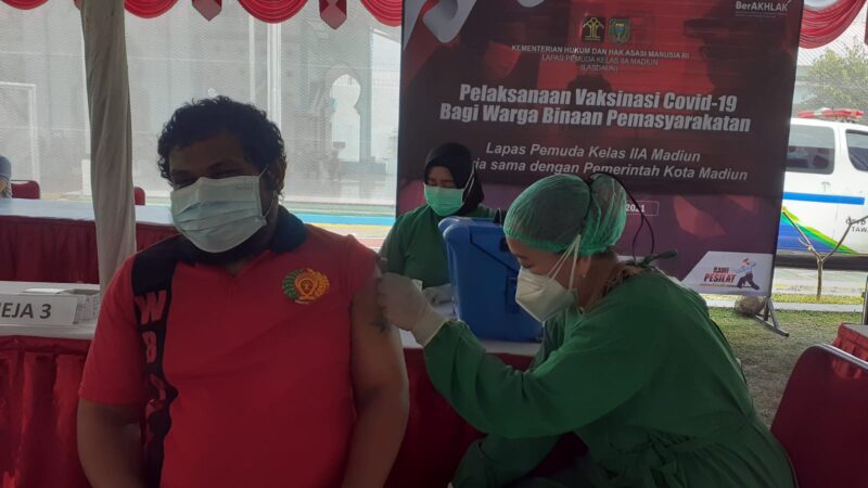 Biar Tak Tertular Covid-19, 750 Napi di Lapas Pemuda Madiun Disuntik Vaksin