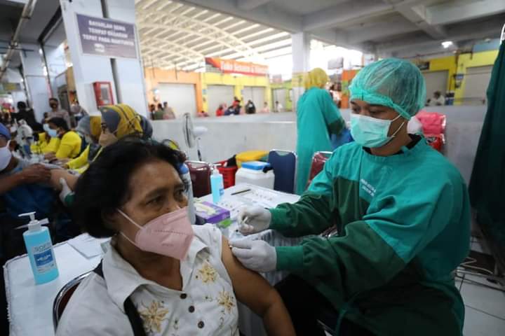 Jadi Jujukan Warga Luar Daerah, Vaksinasi Covid-19 Digelar di Pasar Besar Madiun