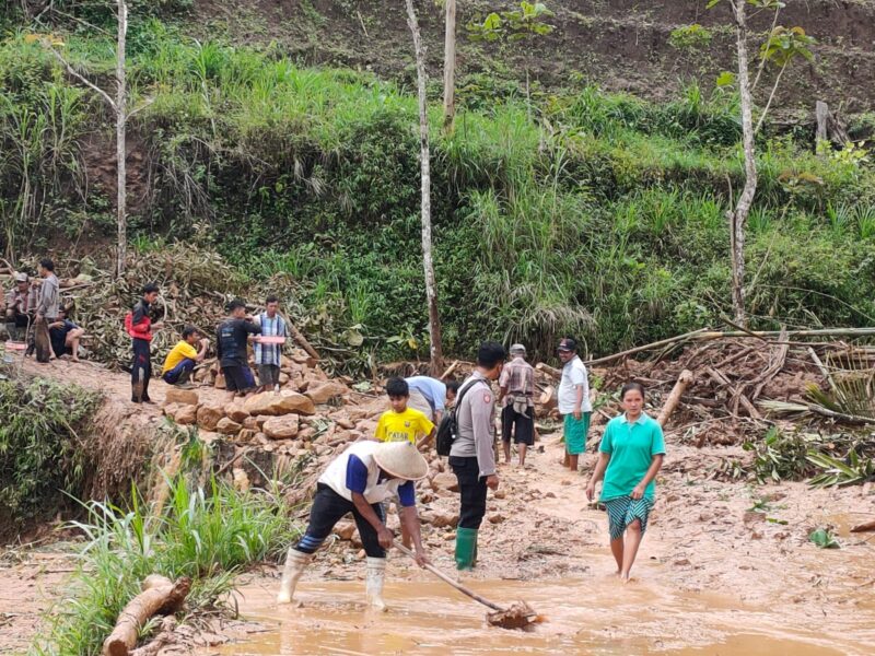 Tanah Longsor Terjang Tugurejo Ponorogo, 8 Keluarga Diungsikan