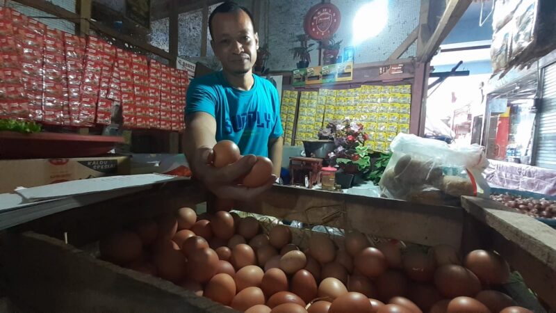 Jelang Tahun Baru, Harga Cabai dan Telur di Madiun Naik Tajam