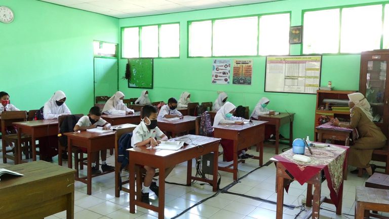 PTM di Madiun Berlangsung Lancar, Tak Ditemukan Kasus Covid-19 di Sekolah