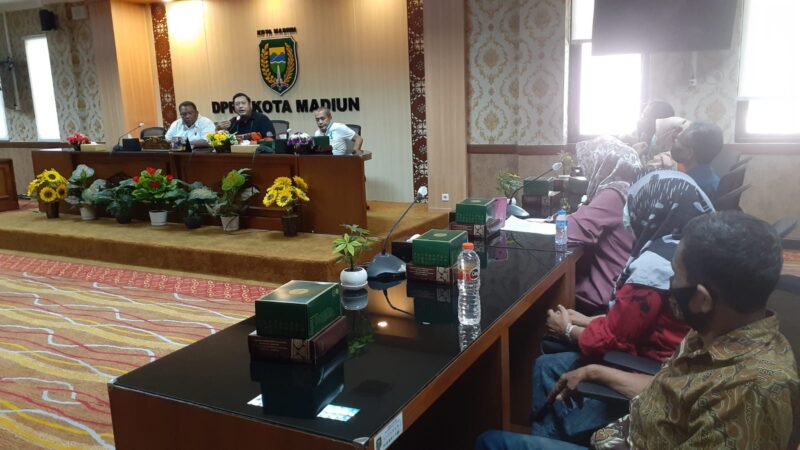 Pedagang Protes Pembangunan 2 Minimarket di Winongo Madiun