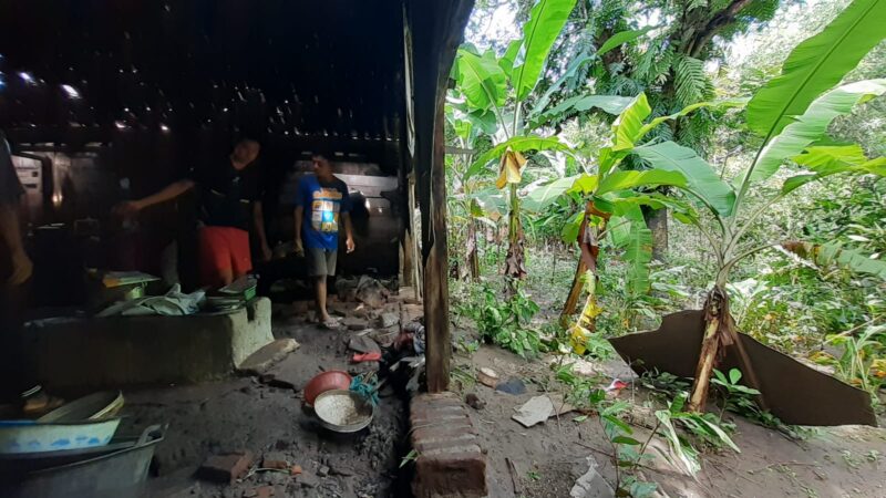 Rumahnya Roboh Diterjang Banjir, Pembuat Tempe di Madiun Ini Tak Bisa Lagi Produksi