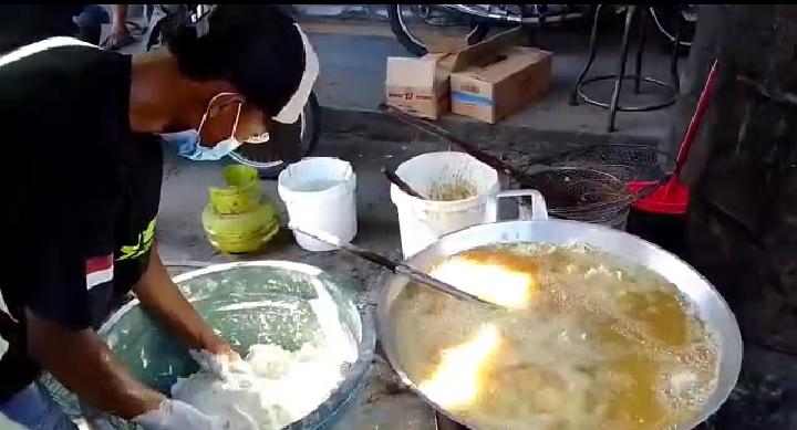 Habiskan Stok Lama, Pedagang Minyak Goreng di Madiun Belum Turunkan Harga