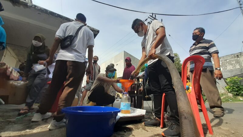 Pedagang di Madiun Rela Antre Berjam-Jam untuk Mendapatkan Migor Curah, Ini Foto-Fotonya