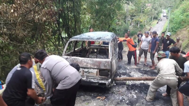 Bawa 30 Liter BBM, Satu Mobil di Ponorogo Hangus Terbakar