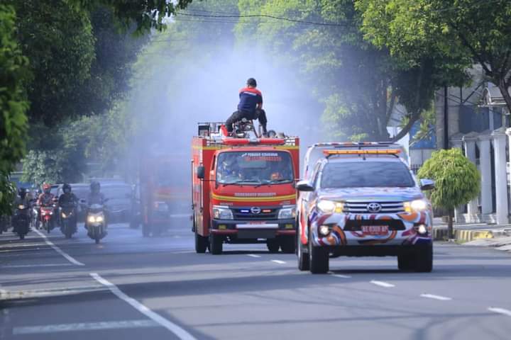 Kasus Covid-19 Naik, Jalanan Madiun Kembali Diguyur Disinfektan