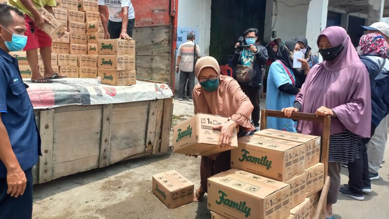 Pedagang Madiun Kembali Diguyur 5.000 Liter Minyak Goreng