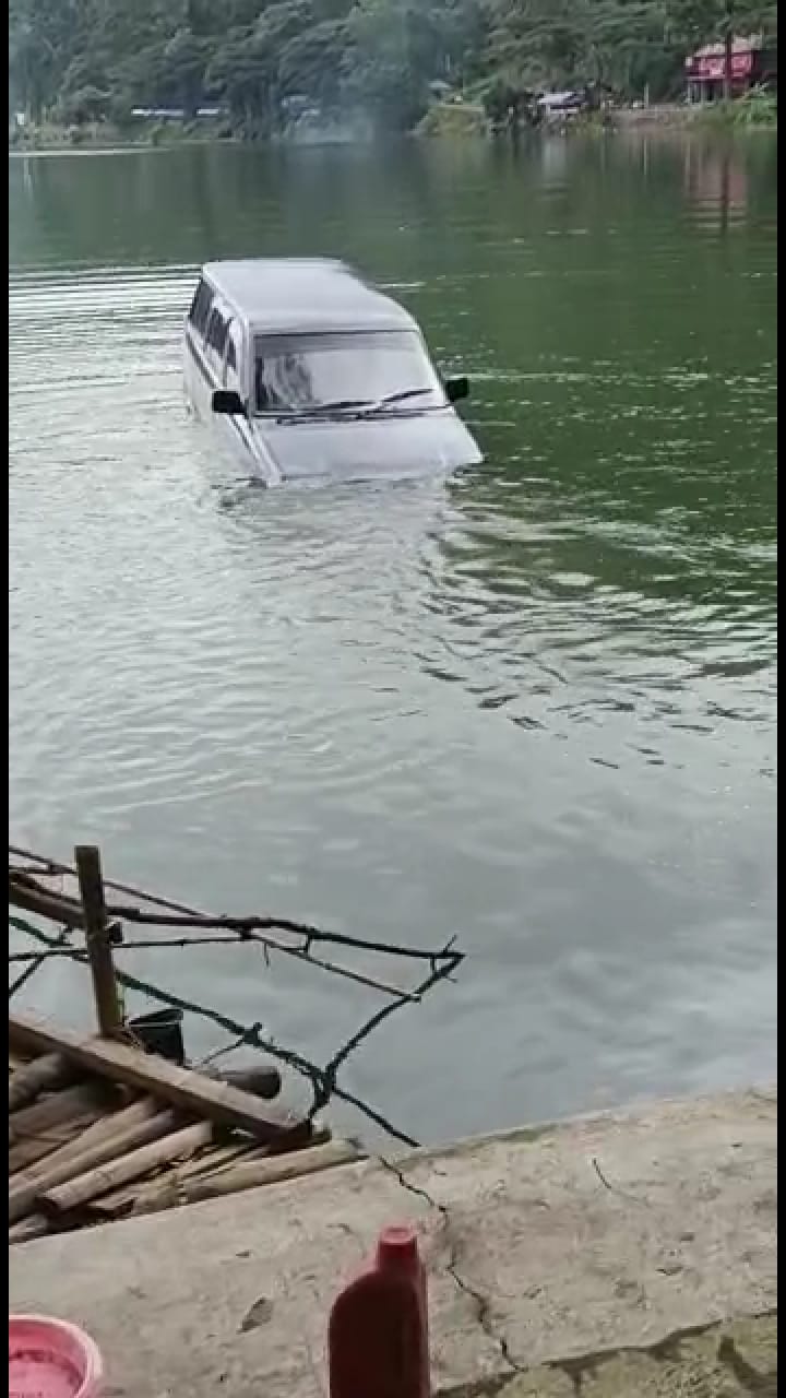 Mobil Milik Warga Karanganyar Tercebur di Telaga Ngebel Ponorogo, Ini Sebabnya