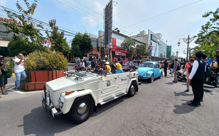 Konvoi Mobil Volkswagen Meriahkan Hari Jadi ke-104 Kota Madiun