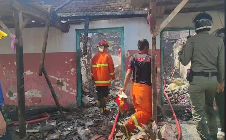 Lupa Matikan Kompor, Rumah di Madiun Ludes Terbakar