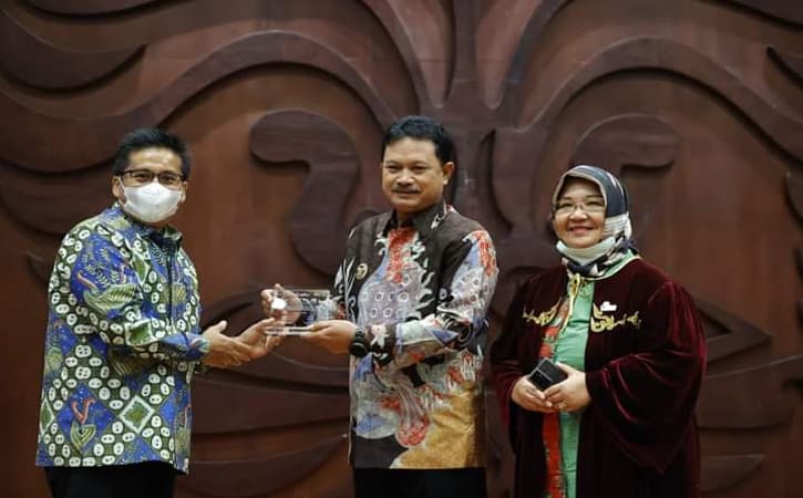 Mantap! Kota Madiun Terima Nirwasita Tantra dari KLH & Penghargaan UI Green Metric