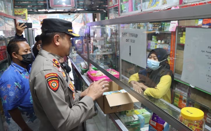 Polres Madiun Razia Apotek yang Masih Jual Obat Sirop