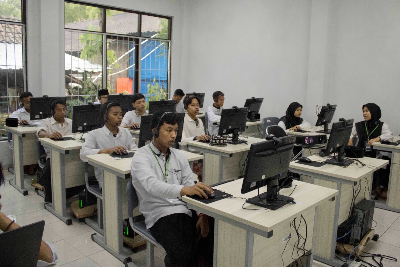 Belasan Santri di Madiun Raya Ikuti Pelatihan Desain Multimedia di BLKK Ngujur