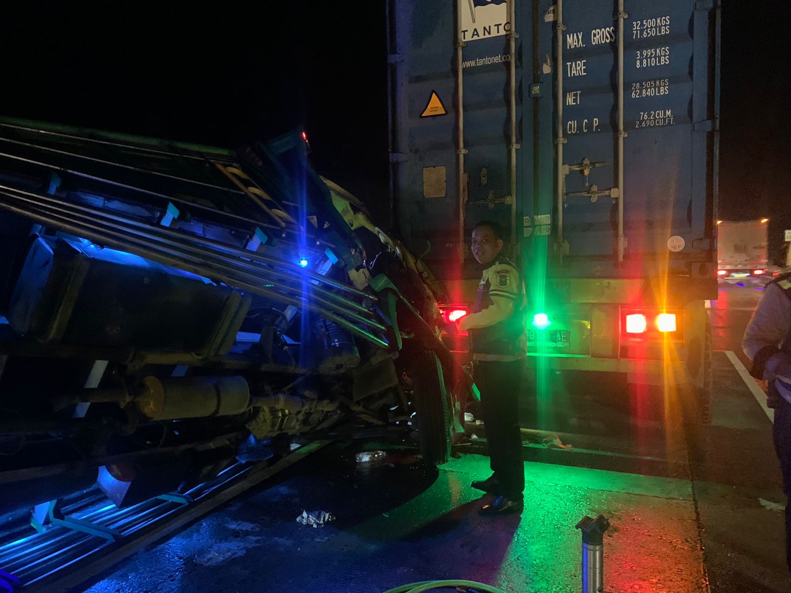 Kecelakaan Beruntun Libatkan Bus & 2 Truk Terjadi di Jalan Tol Madiun, 1 Orang Luka-Luka