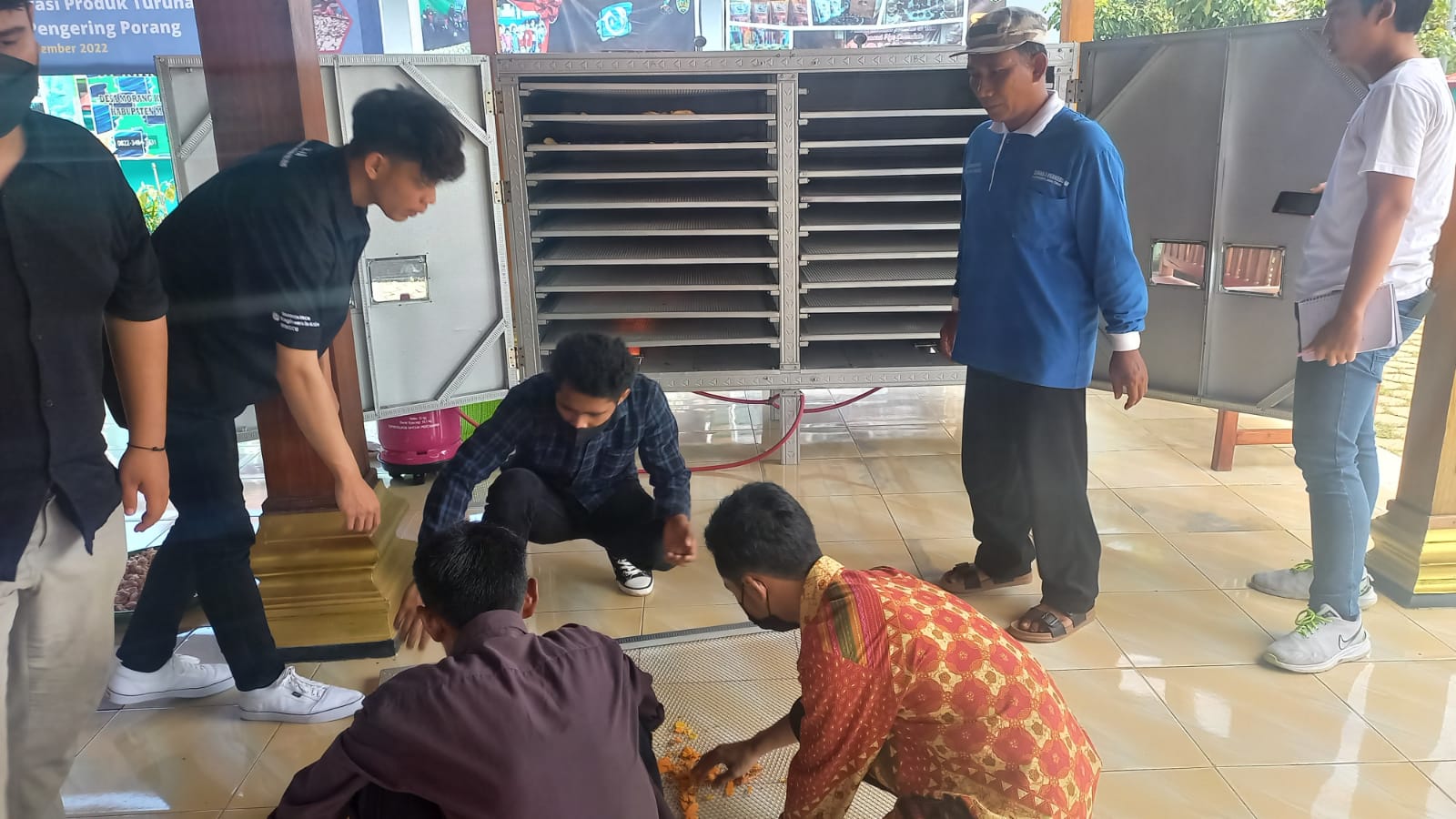 Pengabdian Masyarakat di Desa Morang, Universitas Widya Mandala Beri Bantuan Alat Pengering Porang