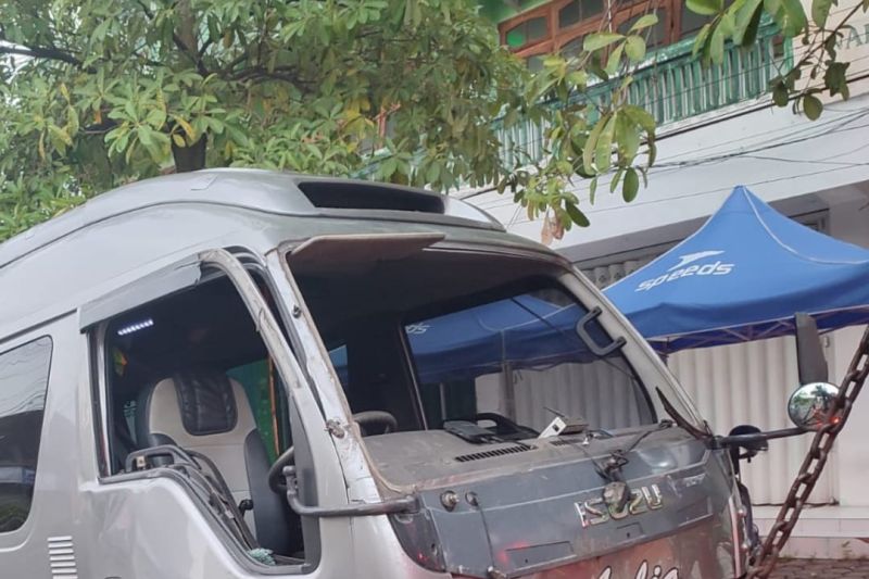Mobil Rombongan Ziarah GP Ansor Tulungagung Dilempari Batu, 16 Orang Luka-Luka