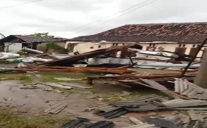 Angin Puting Beliung Terjang Madiun, Ratusan Rumah Rusak
