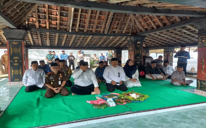 Menjelang Peringatan Hari Jadi ke-105, Wali Kota Madiun Ziarah ke Makam Leluhur