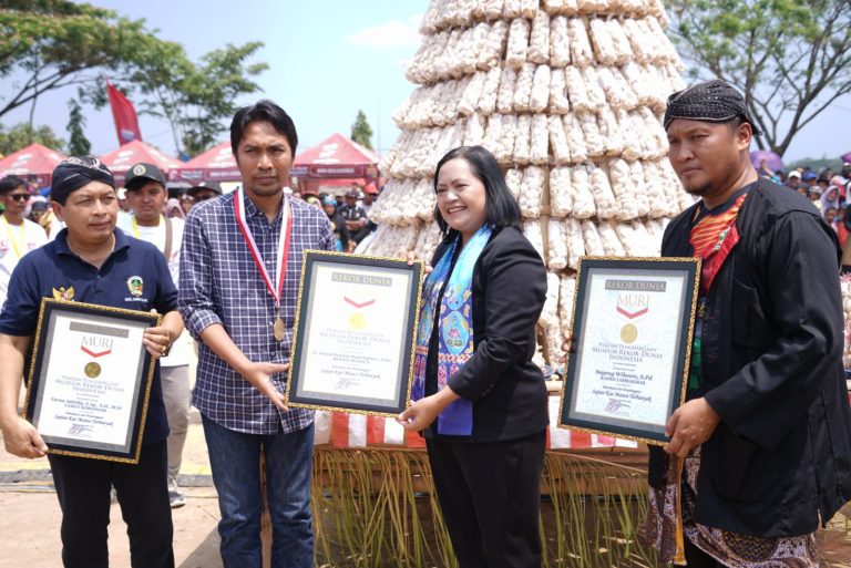 Sajikan 50.000 Kue Manco, Festival Manco Madiun Pecahkan Rekor Muri