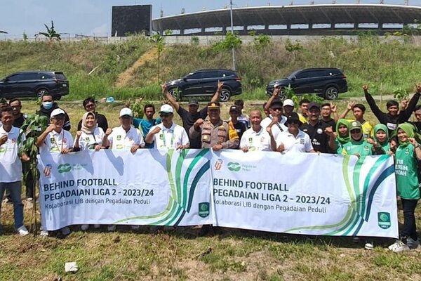 PT Pegadaian bersama Liga Indonesia Baru (LIB) turut memberikan kontribusi positif untuk lingkungan dan masyarakat melalui kegiatan Behind Football Liga 2 yang diadakan di Kota Gresik pada Jumat (12/1/2024).(Istimewa)