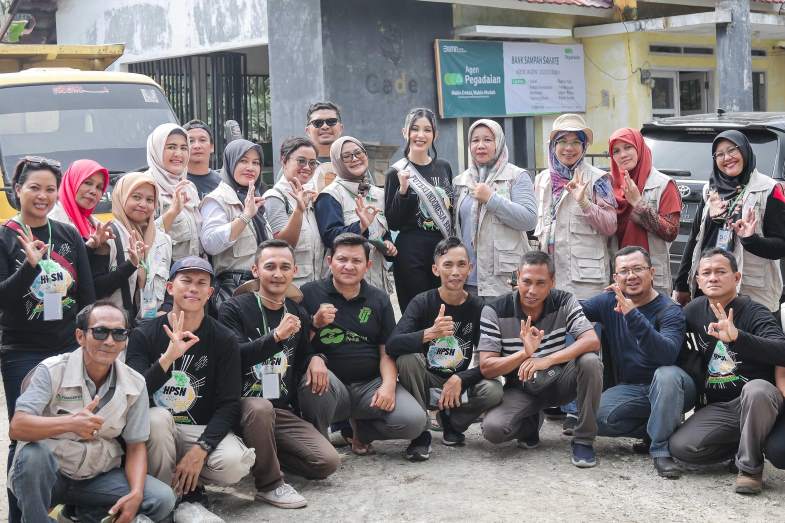 Peringati HPSN 2024, Pegadaian dan Forsepsi Bersihkan Sampah di Pantai Pangandaran