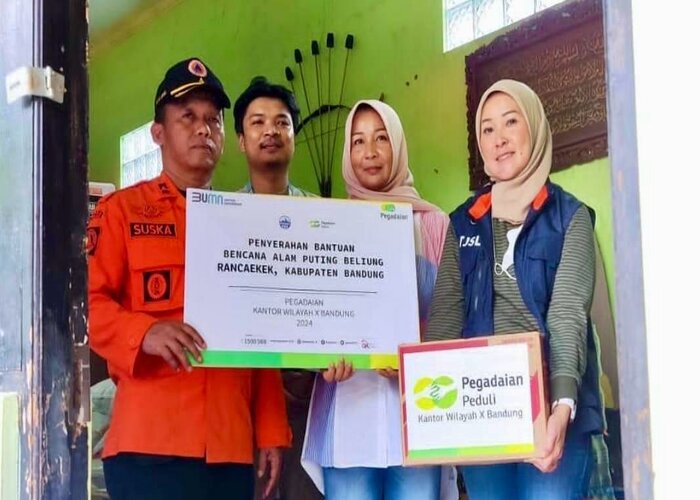 Pegadaian Beri Bantuan Warga Terdampak Angin Kencang Rancaekek-Jatinangor