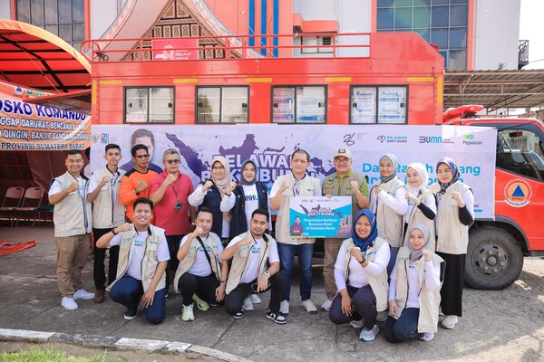 PT Pegadaian Bersama Relawan Bakti BUMN Salurkan Bantuan untuk Warga Terdampak Bencana Galodo di Sumbar