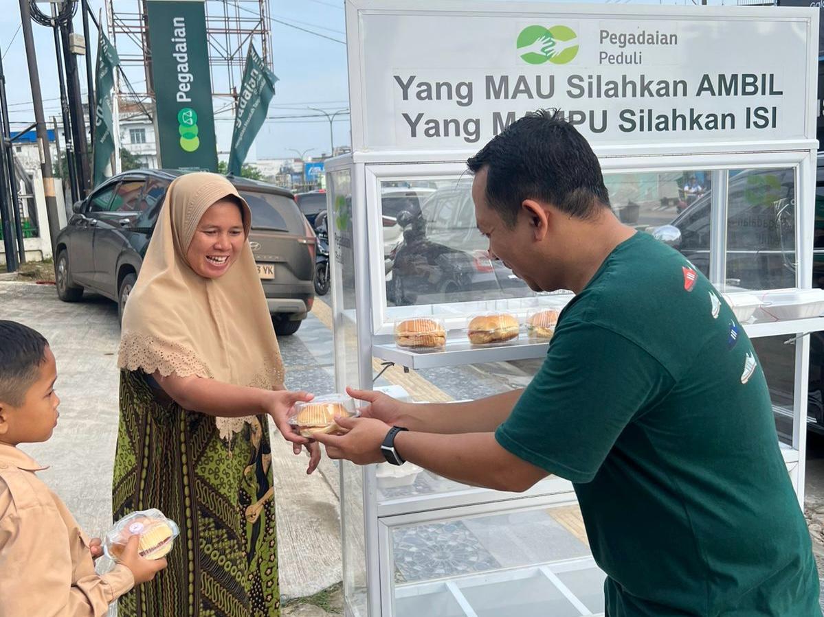 Peduli Kesejahteraan Warga, Pegadaian Adakan Program Mengetuk Pintu Langit di Sumbagsel
