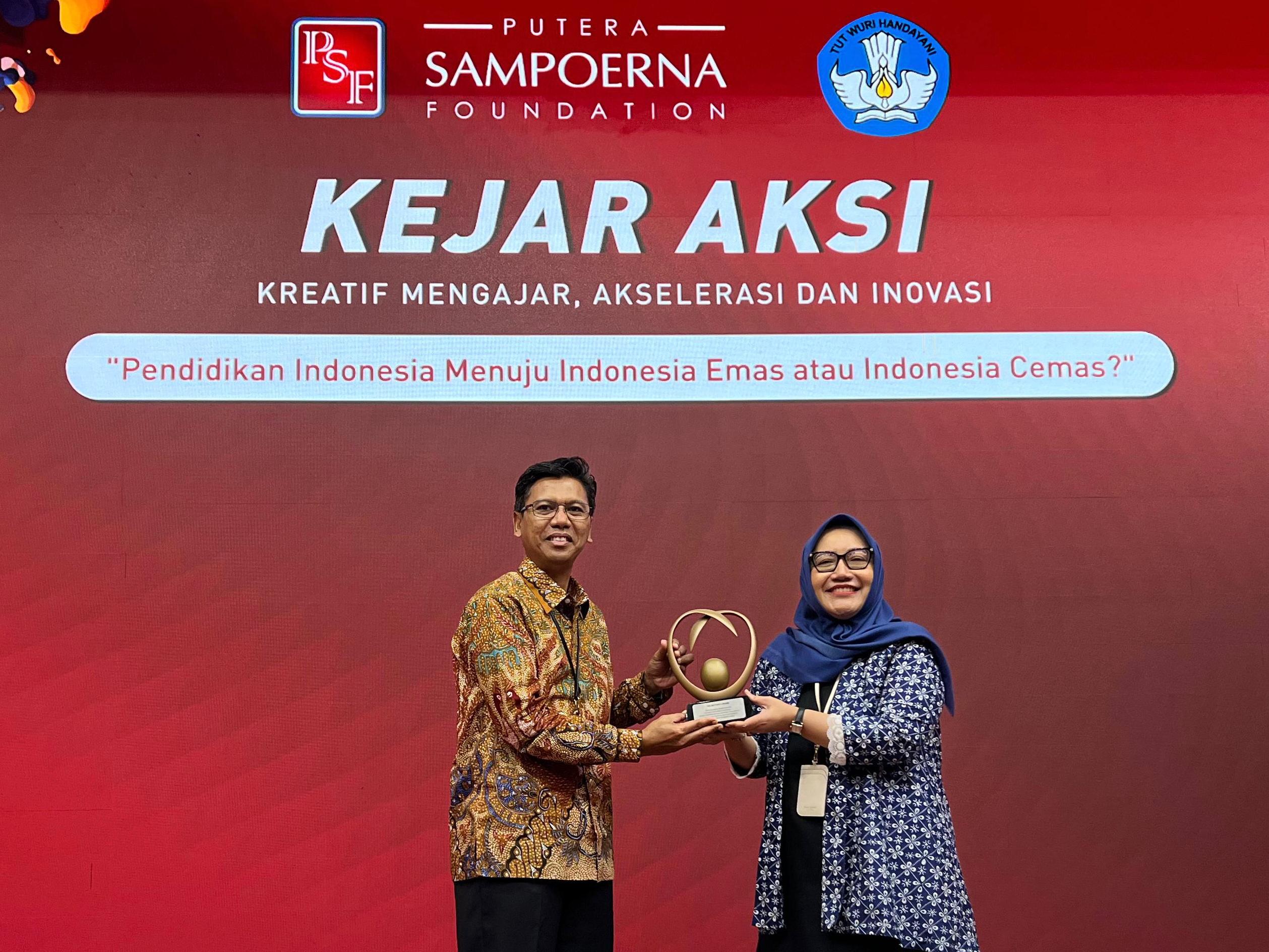 Pegadaian Raih Penghargaan “Program Paling Berkelanjutan” di Rangkaian Peringatan Hardiknas